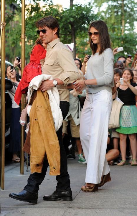 katie holmes and tom cruise height. Tom Cruise, Katie, and Suri