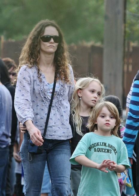 johnny depp wife 2010. There's one place that Johnny Depp's almost-wife Vanessa Paradis nearly 