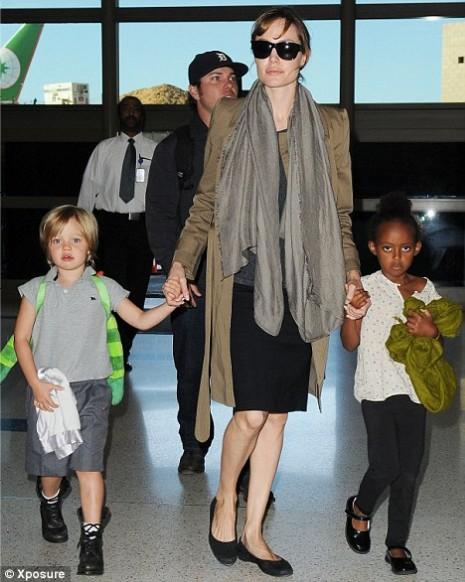 Shiloh and her mother Angelina Jolie and her sister Zahara arrived at LAX 