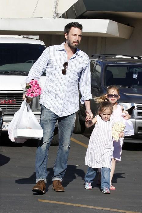 Busy Ben Affleck Shares Time With His Daughters