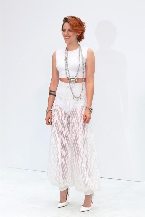 Kristen Stewart Looks Good At Chanel Show, But She Can’t Wait To Get Out Of There
