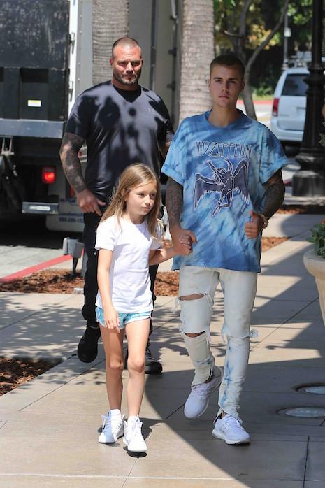 did justin bieber visit the american girl store looking for girls?